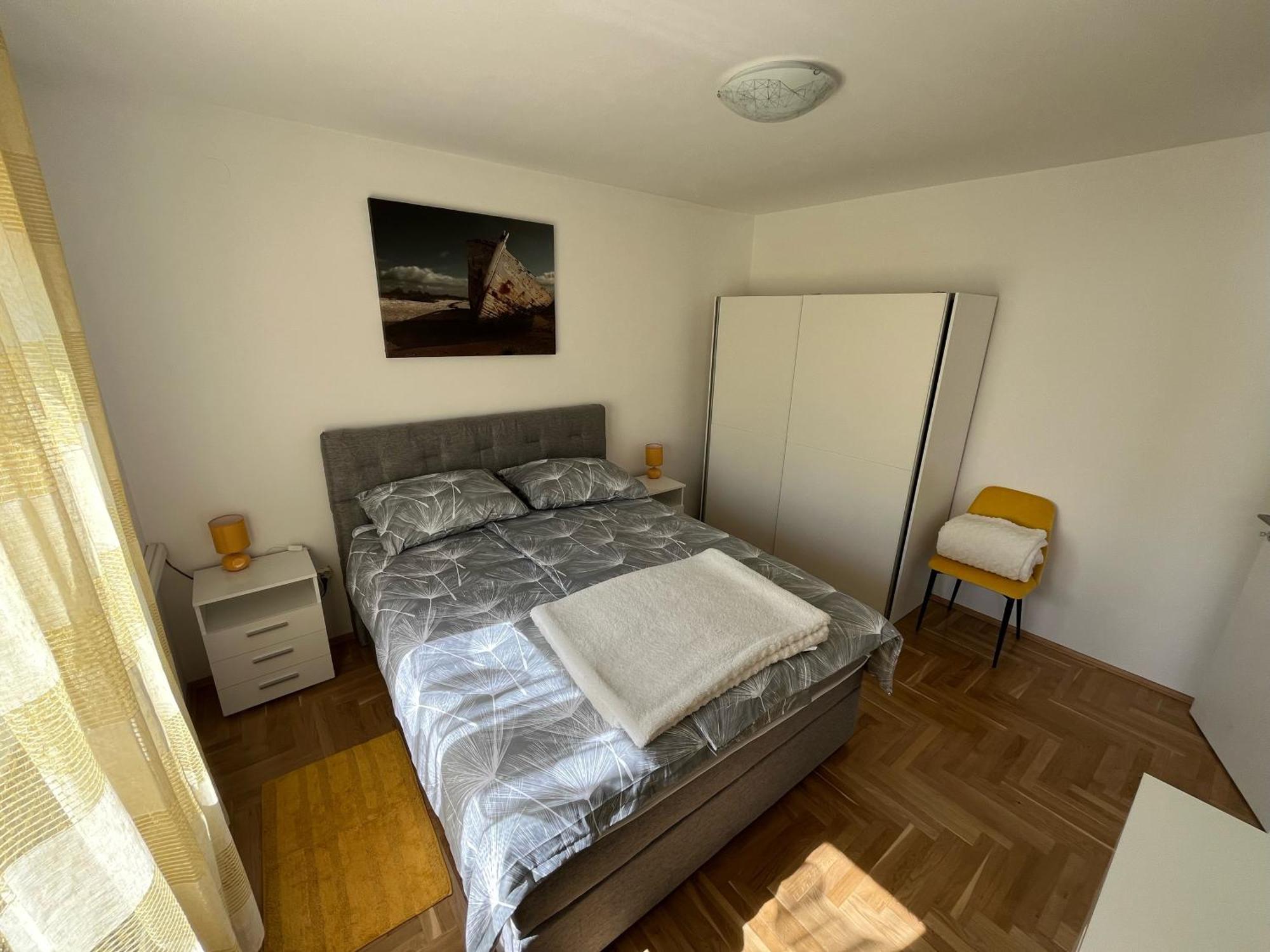 Sweet Yellow Apartment *